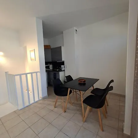 شقة Duplex - Sleeps 4 *