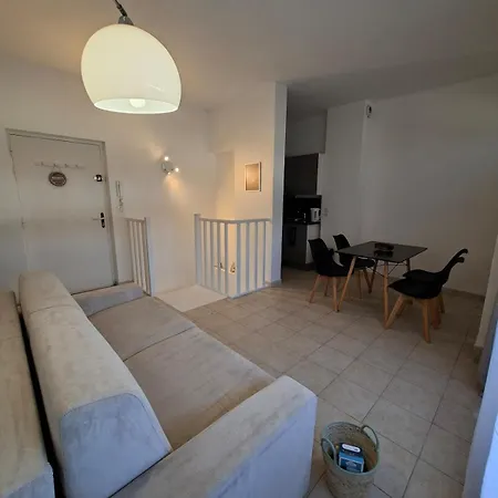 Duplex - Sleeps 4 شقة